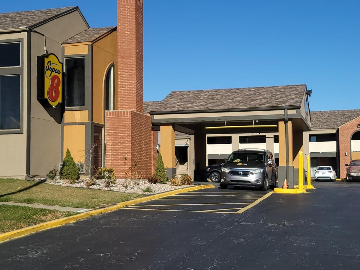 Super 8 By Wyndham Kansas City Airport North Экстерьер фото