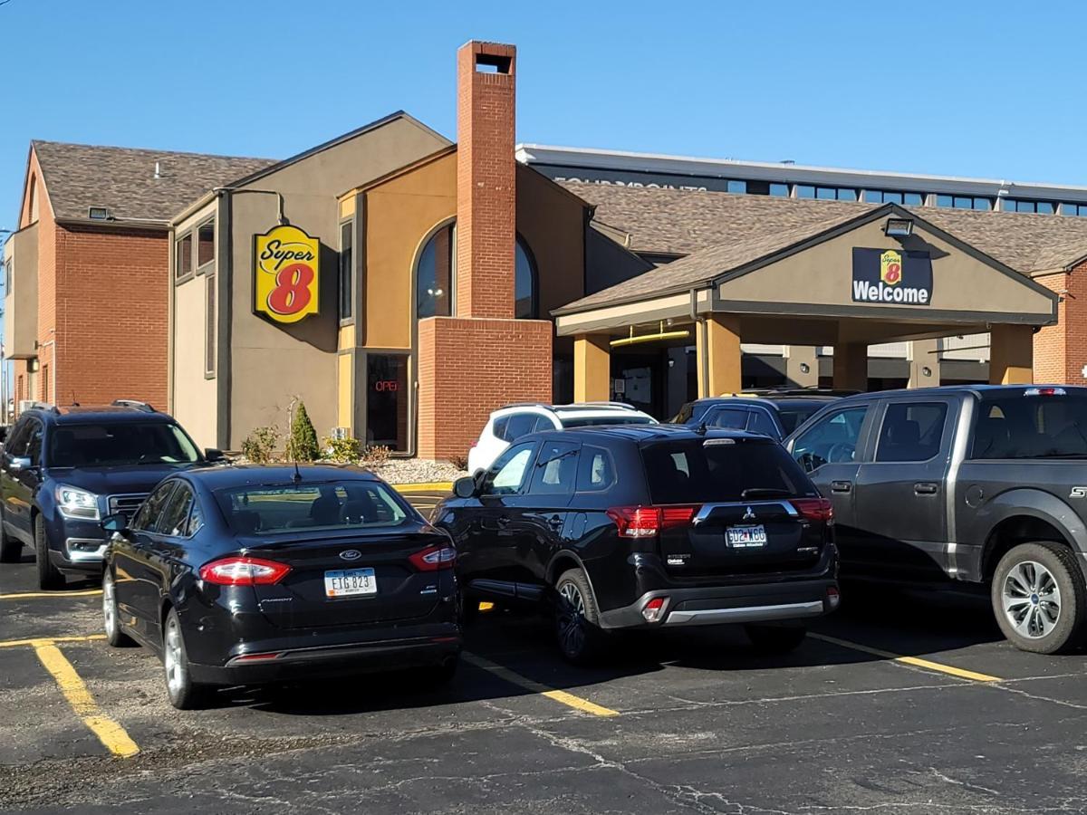 Super 8 By Wyndham Kansas City Airport North Экстерьер фото