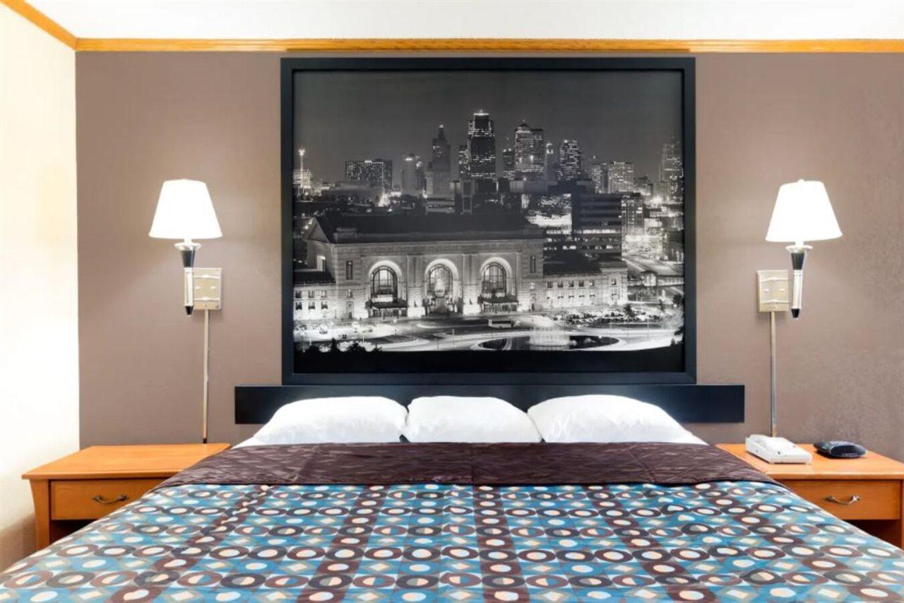 Super 8 By Wyndham Kansas City Airport North Экстерьер фото