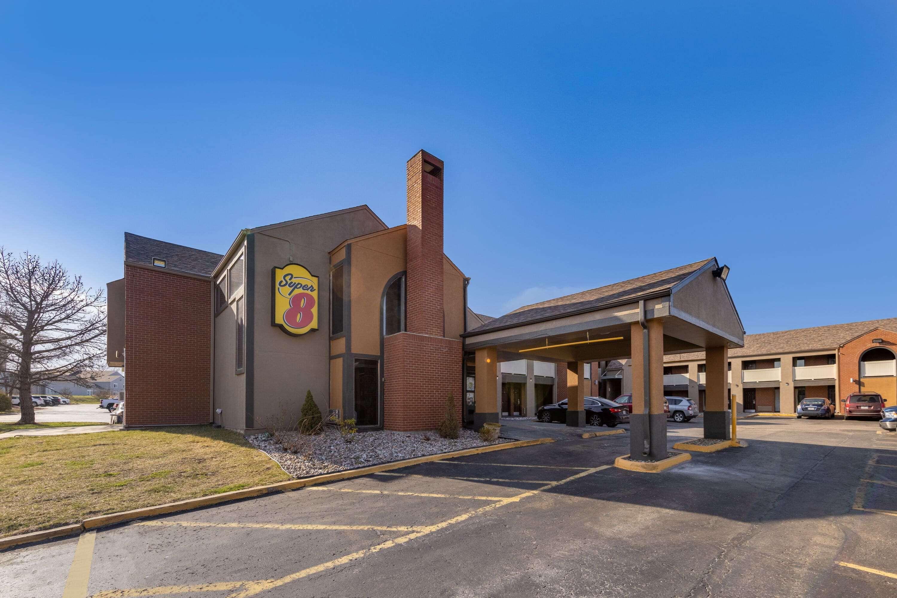 Super 8 By Wyndham Kansas City Airport North Экстерьер фото