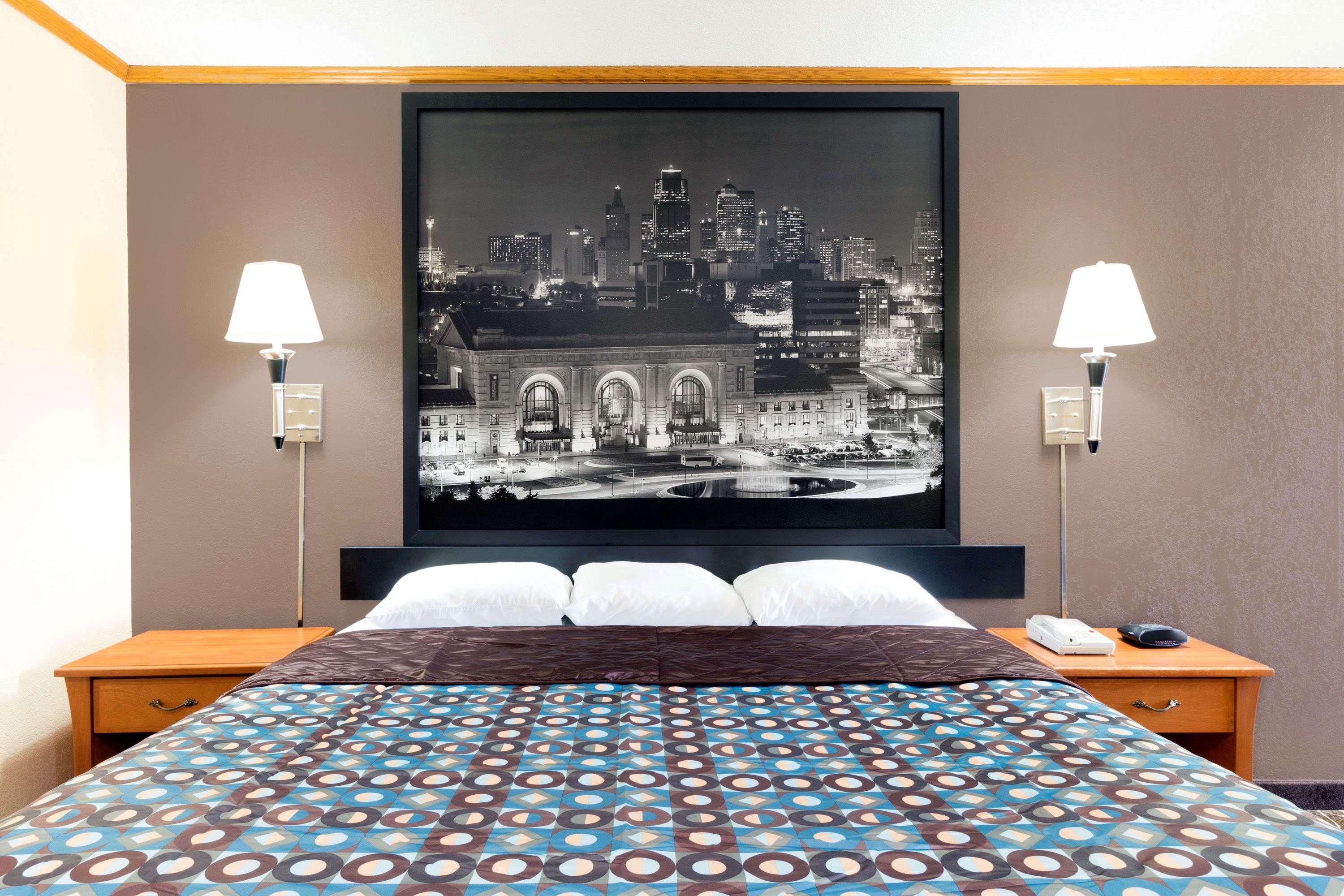 Super 8 By Wyndham Kansas City Airport North Экстерьер фото