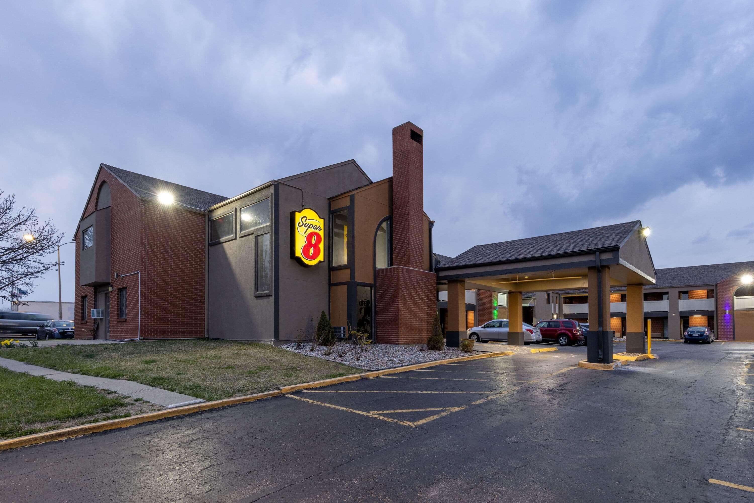Super 8 By Wyndham Kansas City Airport North Экстерьер фото