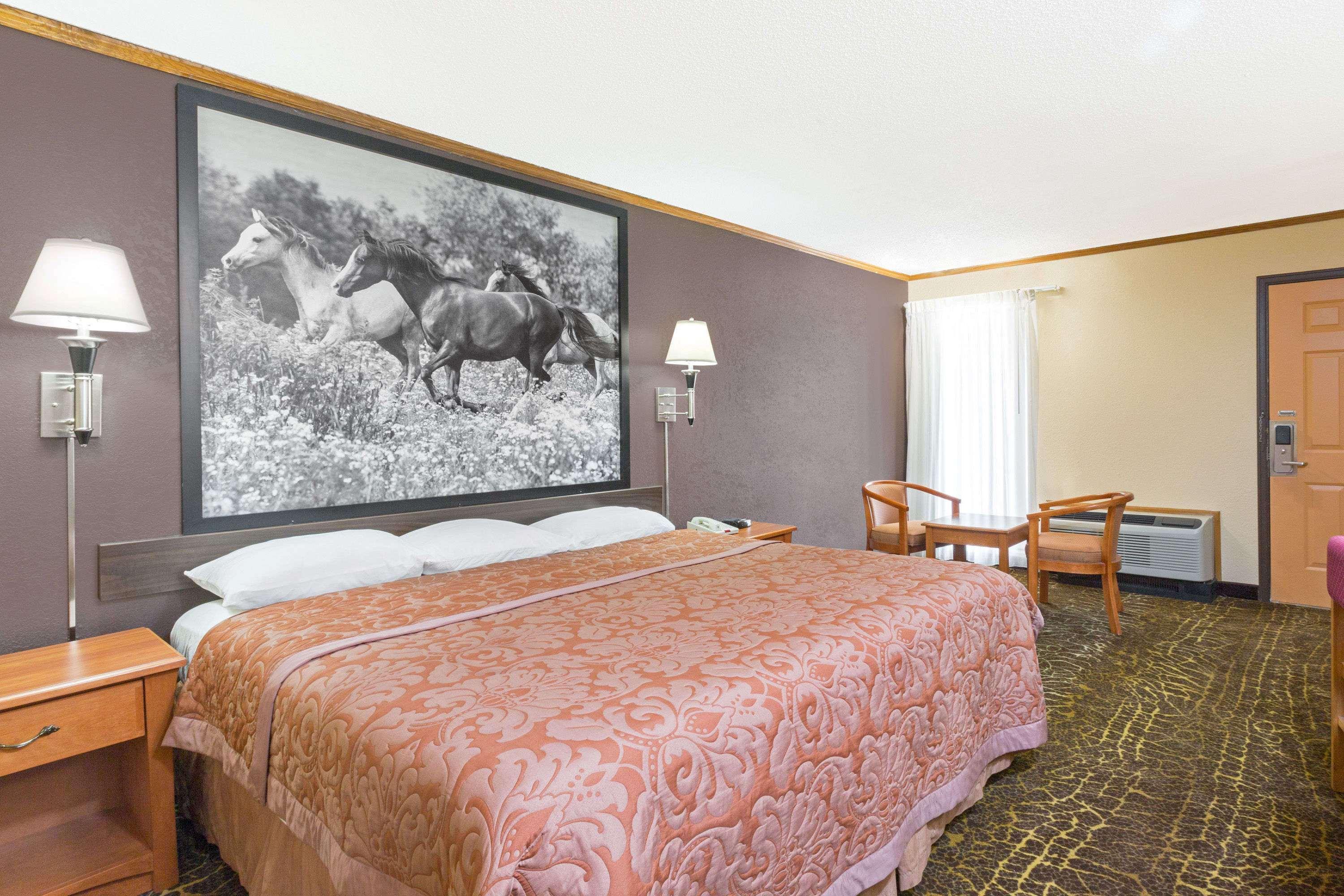 Super 8 By Wyndham Kansas City Airport North Экстерьер фото