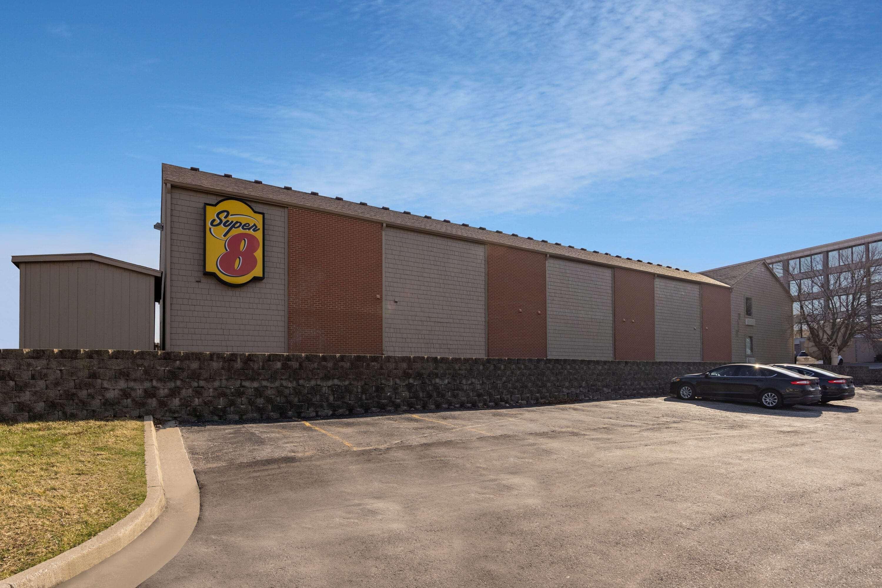 Super 8 By Wyndham Kansas City Airport North Экстерьер фото
