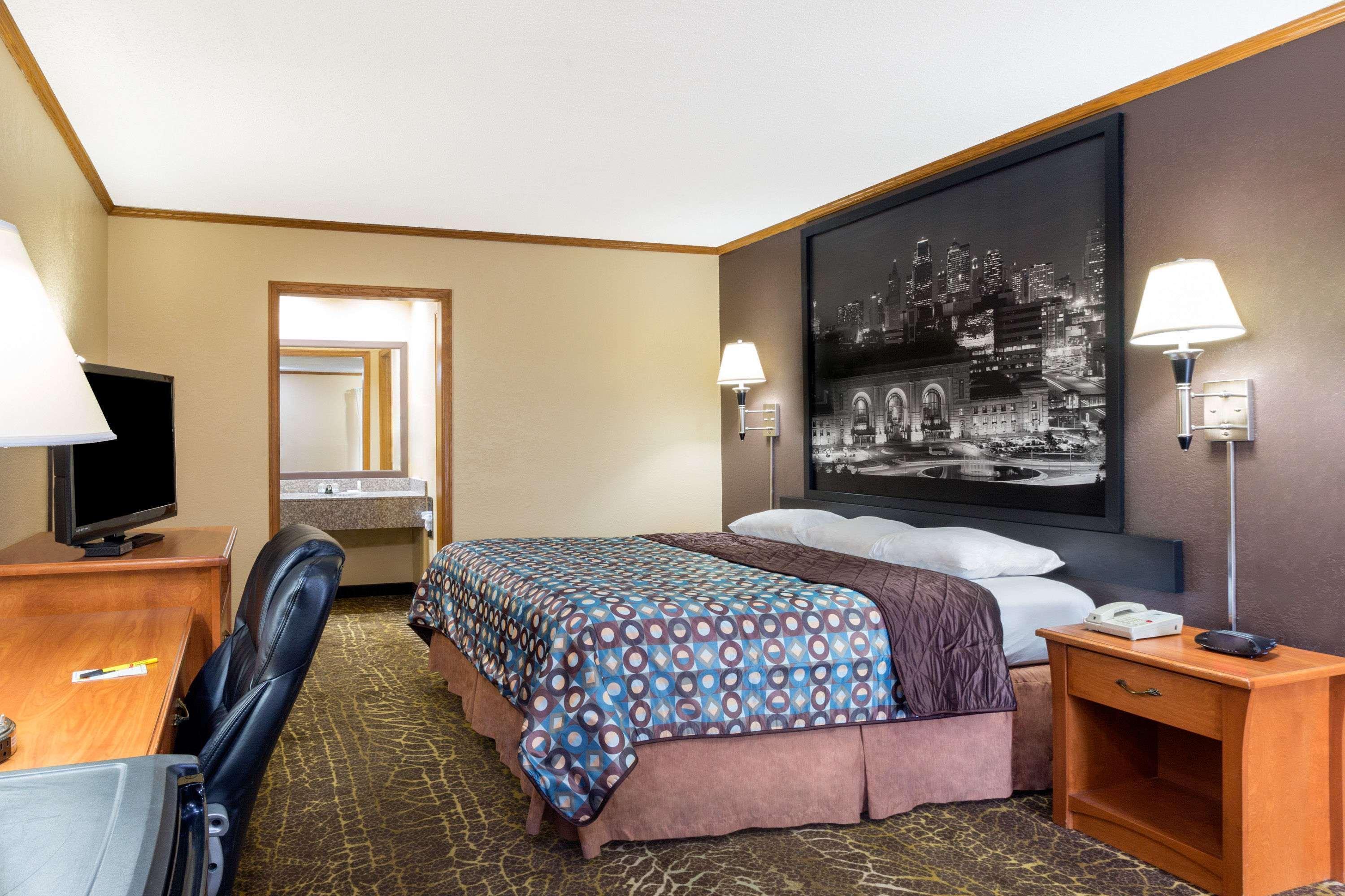Super 8 By Wyndham Kansas City Airport North Экстерьер фото
