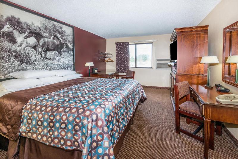 Super 8 By Wyndham Kansas City Airport North Экстерьер фото
