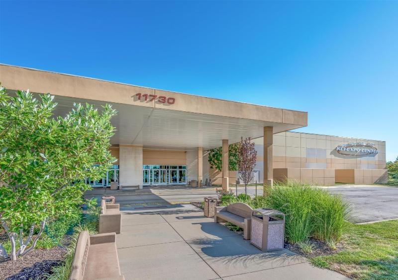 Super 8 By Wyndham Kansas City Airport North Экстерьер фото